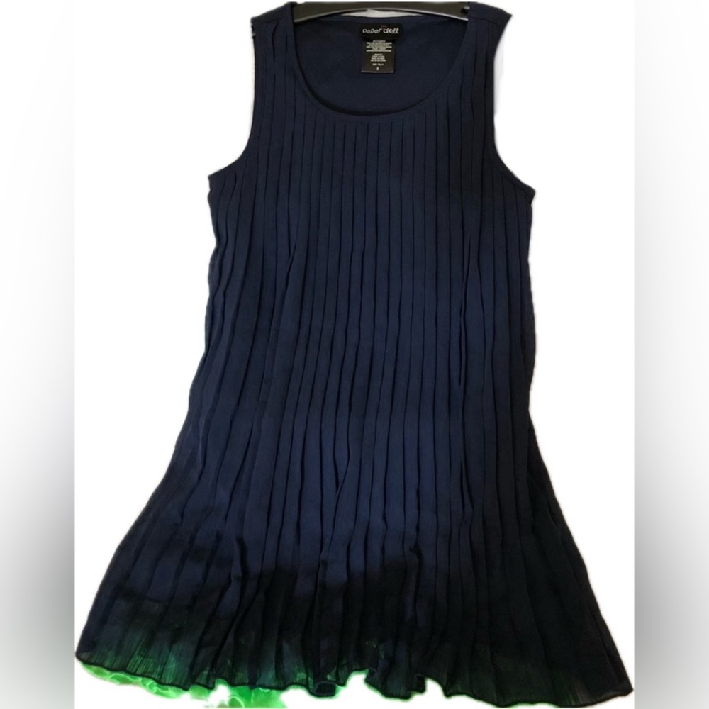 👧🏻 NWOT girls pleated navy dress